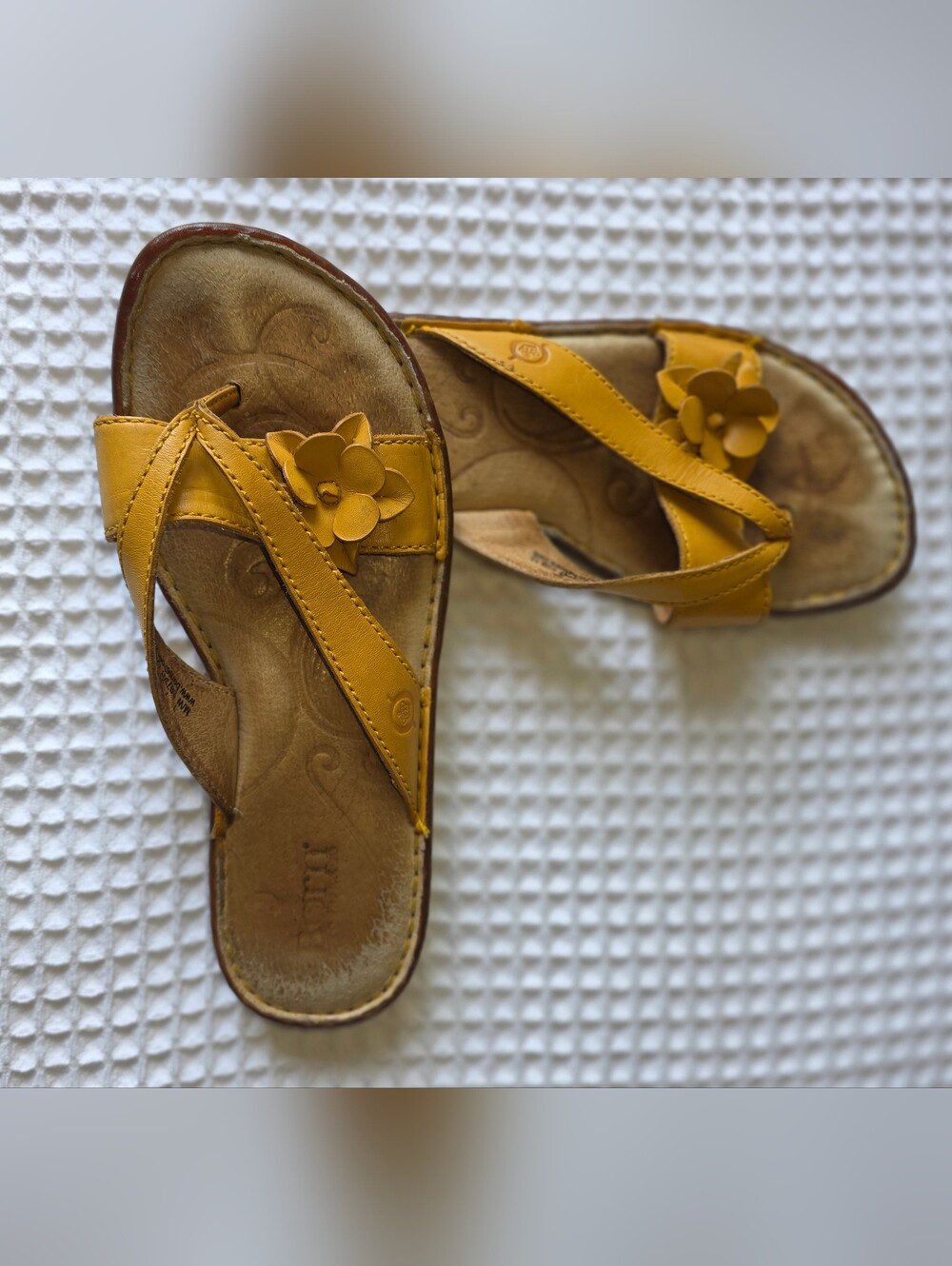 Born Women’s Yellow Floral Leather Slide Sandalssz 7